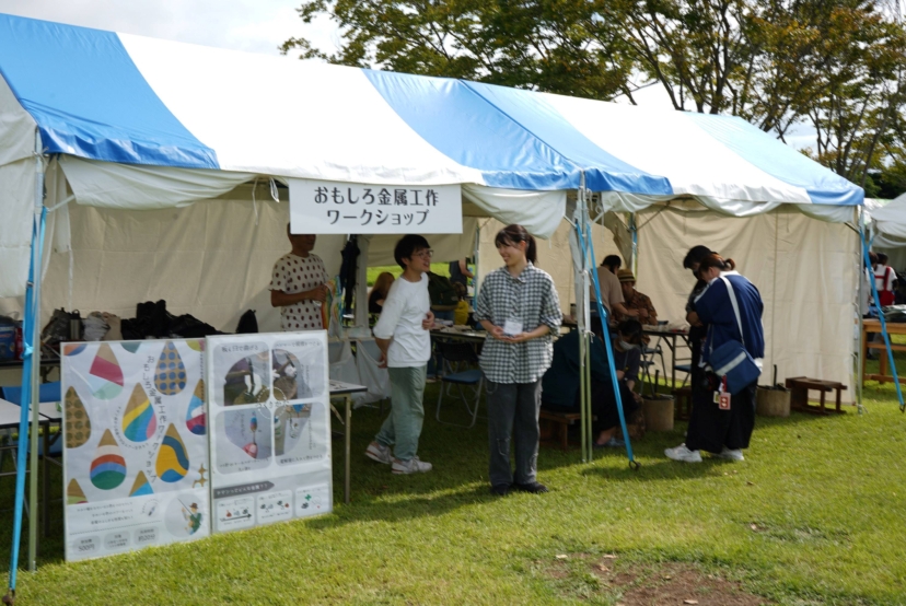 自動車産業で培った高度な金属加工技術を応用した家具展示と金属加工ワークショップ